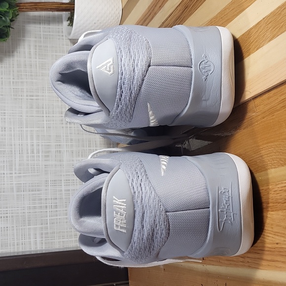 Nike Zoom Freak 4 TB, Wolf Gray, Basketball Shoes - Picture 3 of 6